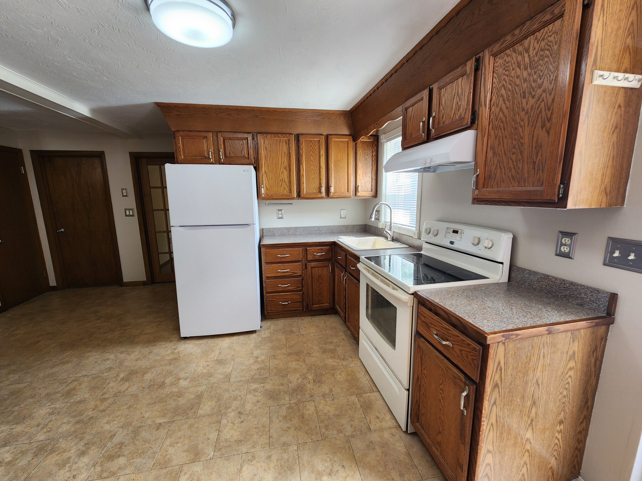 Building Photo - 216 5th St
