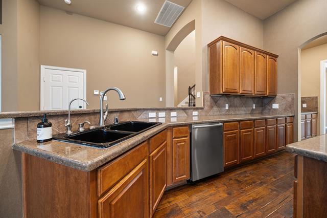 Building Photo - 15801 Waterview Dr