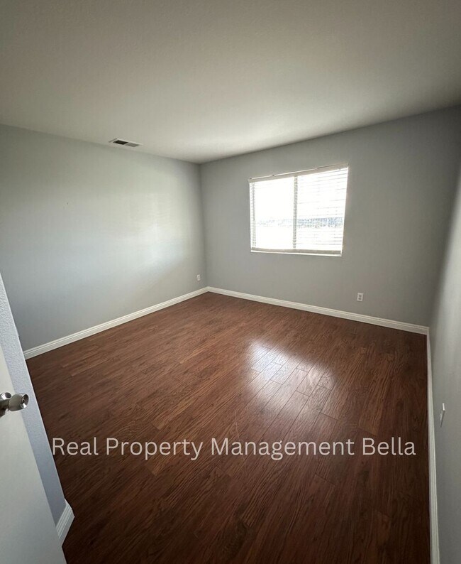 Building Photo - Lakeview Pool Retreat in a Private Cul-de-Sac Setting