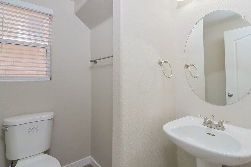 Building Photo - 674 Pacific Cascades Dr