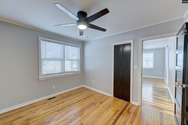 Building Photo - 322 S Kilbourne Rd