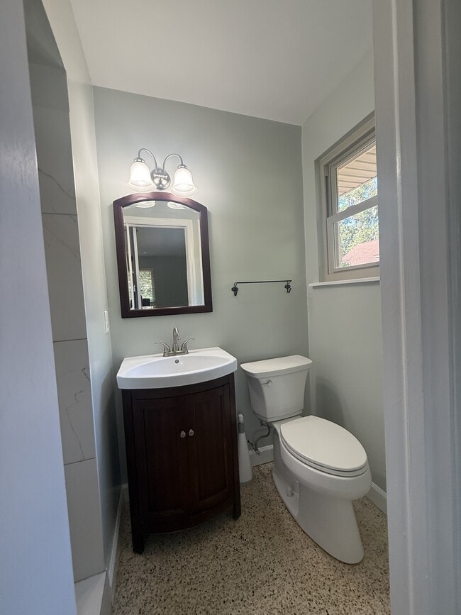 Building Photo - 2803 Smilax Ave