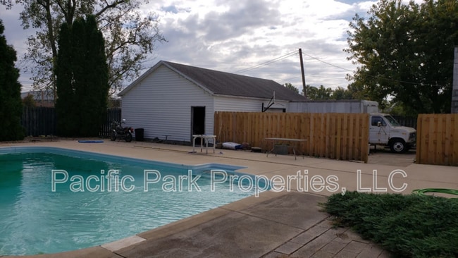 Building Photo - 9403 Shenandoah Dr