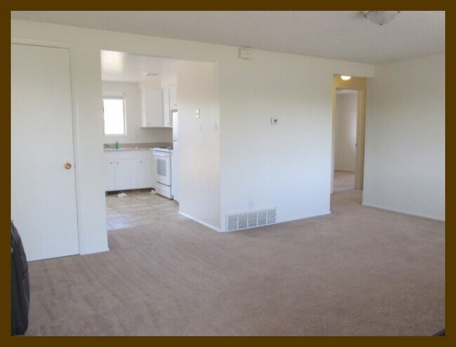 Building Photo - 2 Bedroom 1 Bathroom Apartment South Orem