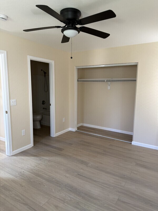 Building Photo - 9233 E Neville Ave