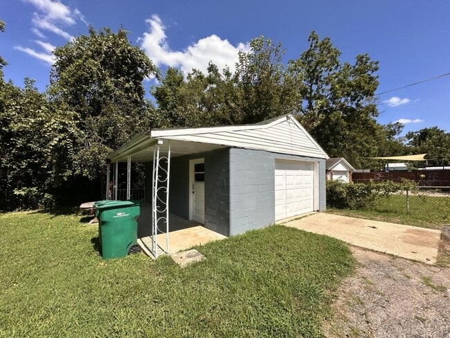Building Photo - 7013 Billie Ln