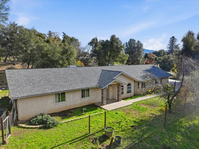 Building Photo - 43379 Leach Rd