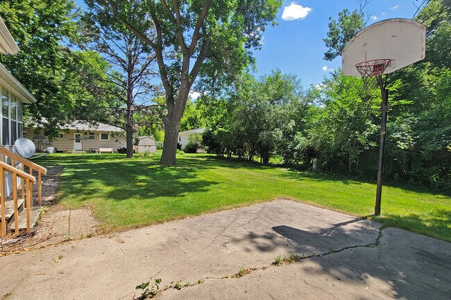 Building Photo - 1808 Dakota St