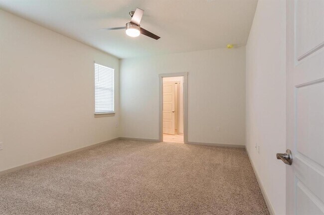 Building Photo - 13700 Lubeck Dr