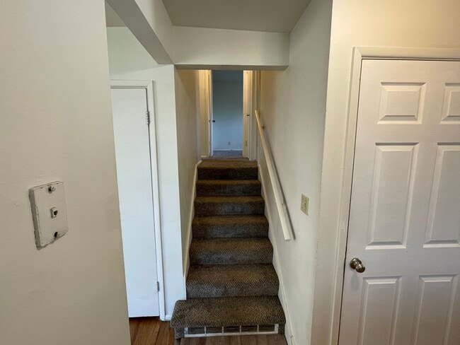 Building Photo - Beautiful 4-Bedroom Home in Desirable Holladay Neighborhood