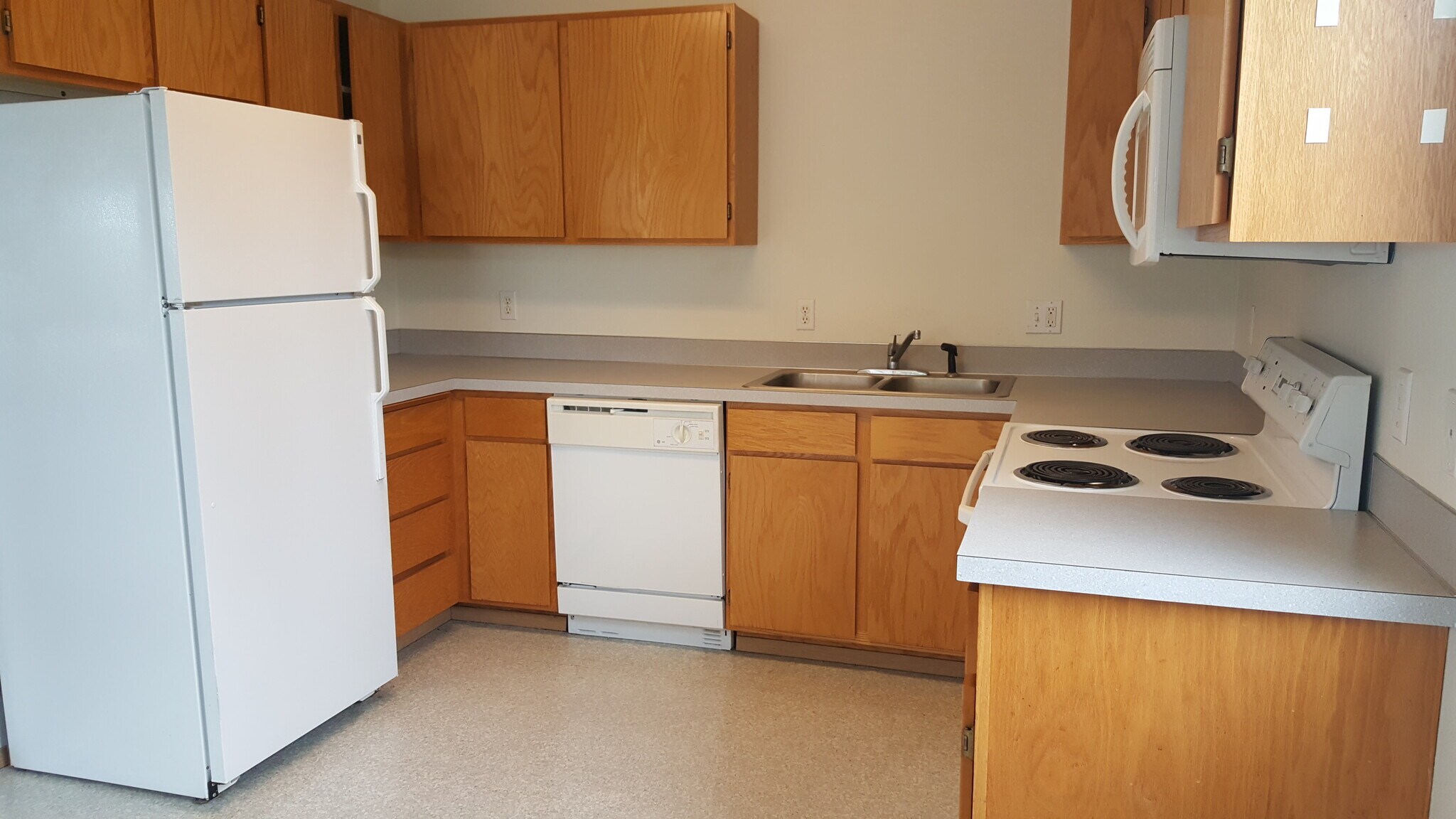 Building Photo - 450 NW Parr Dr