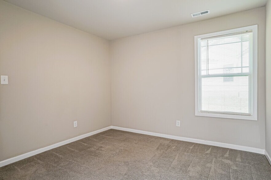 Building Photo - 114 Winter Red Wy