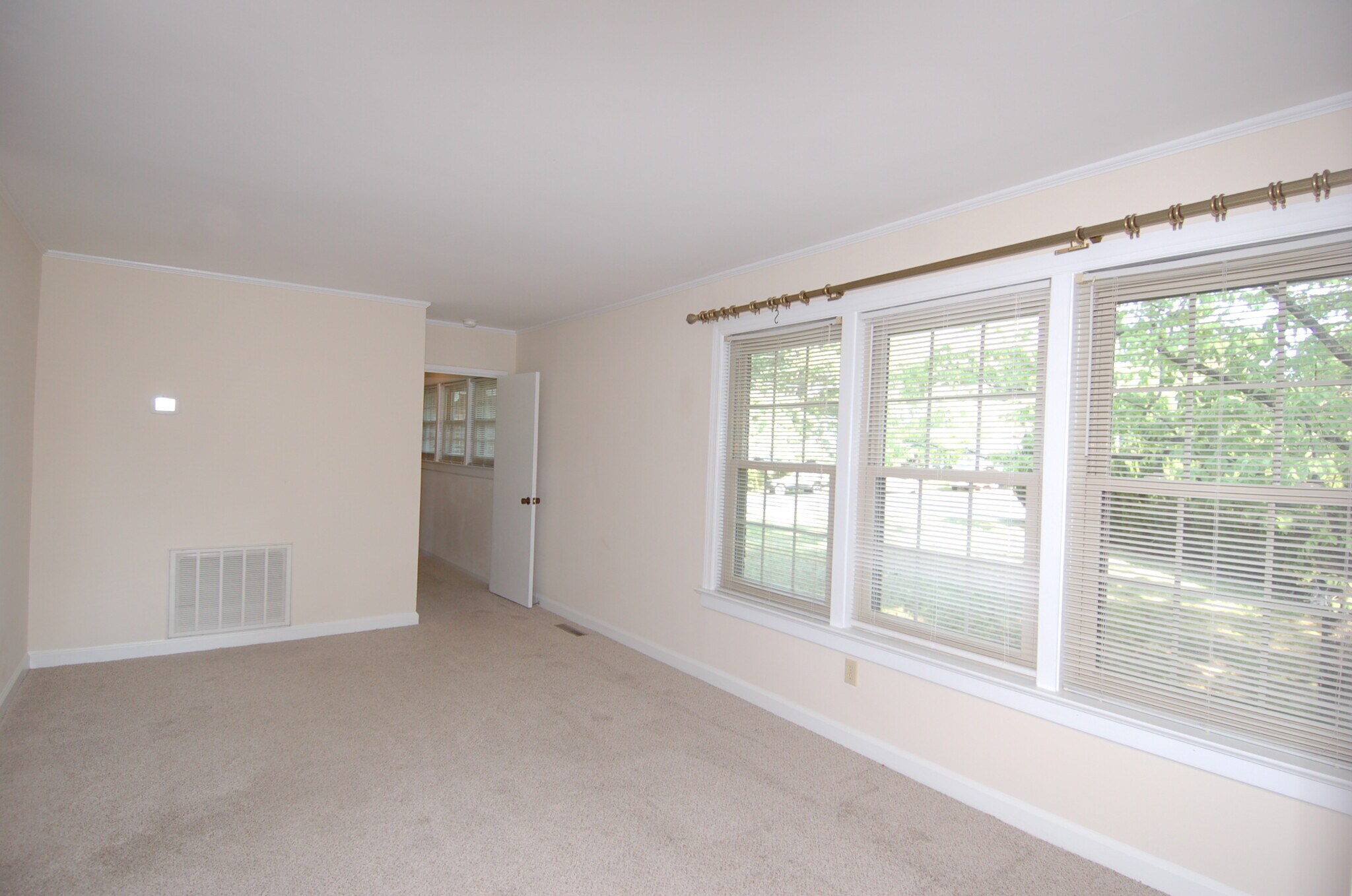 Building Photo - 706 Smedes Pl
