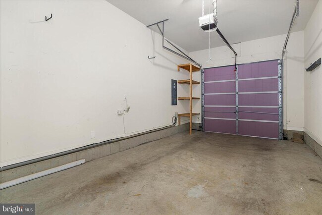 Building Photo - 132A Pineview Ave
