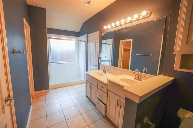 Building Photo - 2101 Oakridge Dr