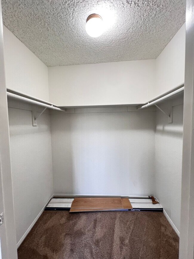Building Photo - Beautiful remodeled 1 Bed one Bath in  Nor...
