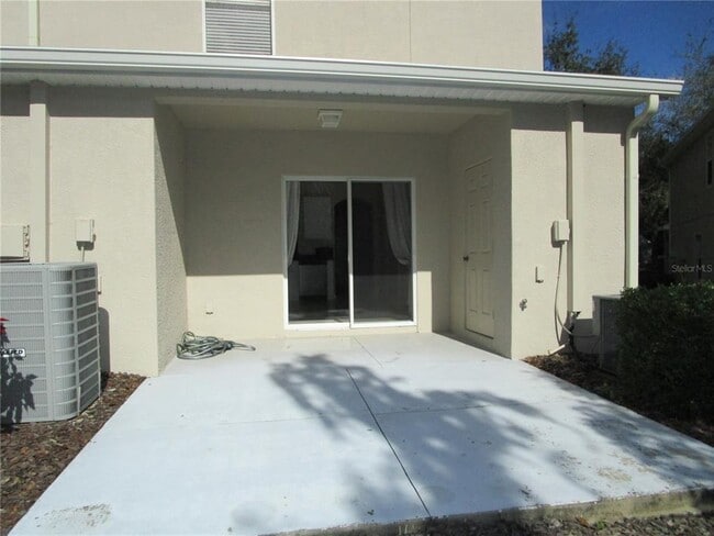 Building Photo - 15819 Fishhawk Falls Dr