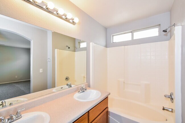 Building Photo - 1203 Emerald Stone Ave