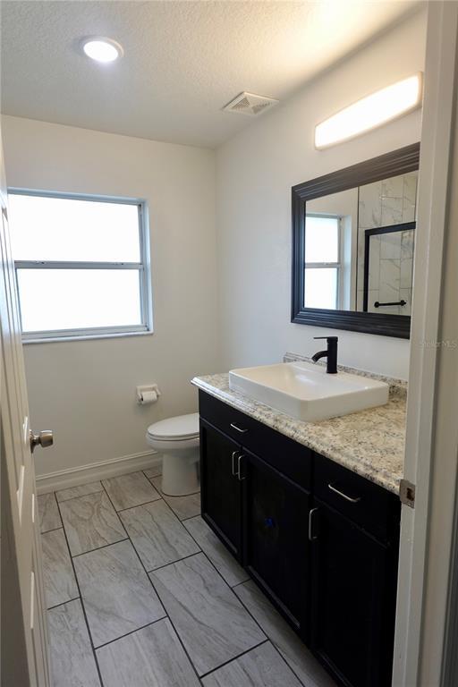 Building Photo - 540 W Comstock Ave