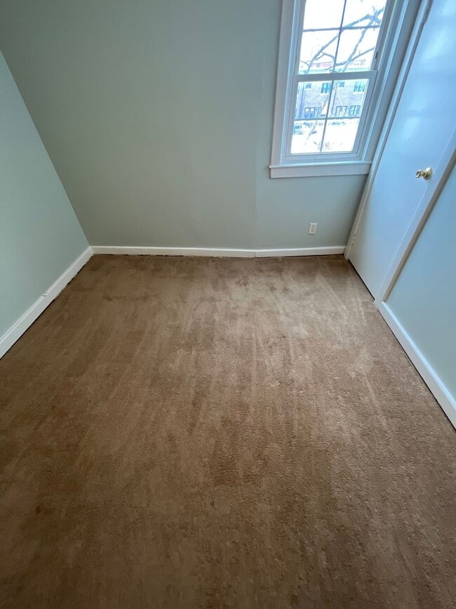 Building Photo - 208 S 5th St