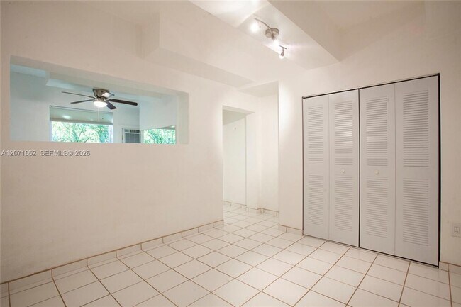 Building Photo - 4720 Pine Tree Dr