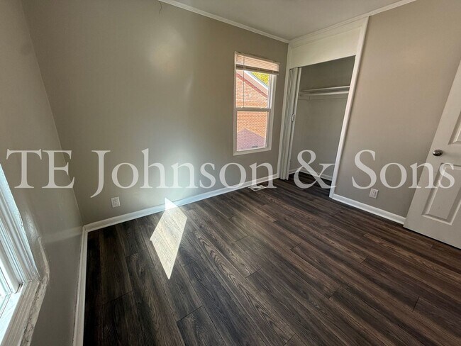 Building Photo - Cozy Greensboro Home with Modern Comforts