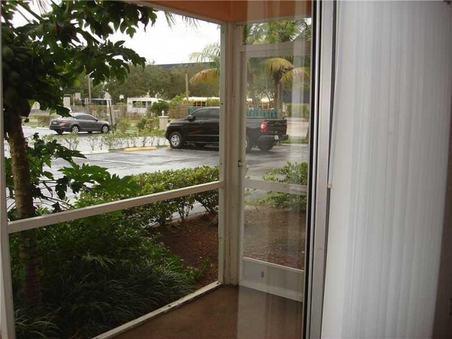 Building Photo - 770 SE 2nd Ave