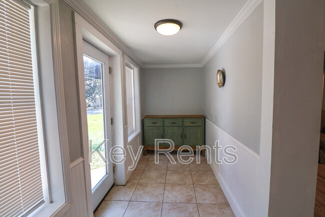 Building Photo - 206 Brown Rd