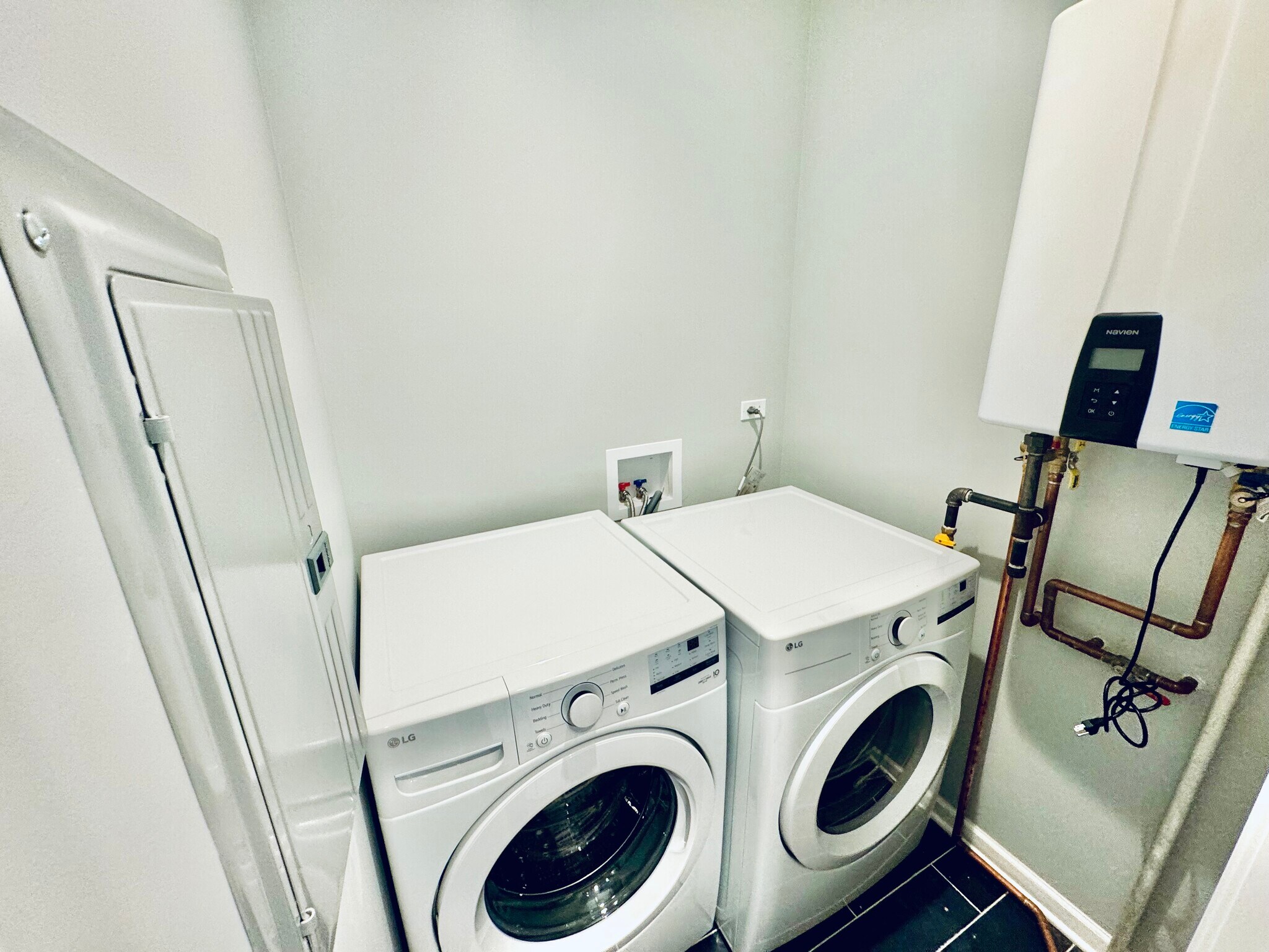 Building Photo - 960 W 18th Pl