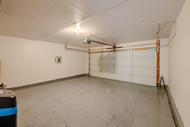 Building Photo - 4031 Cresta Park Ave NW