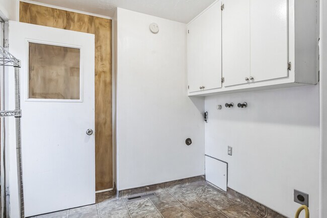Utility/Laundry -to patio - 401 E Maxwell Ln