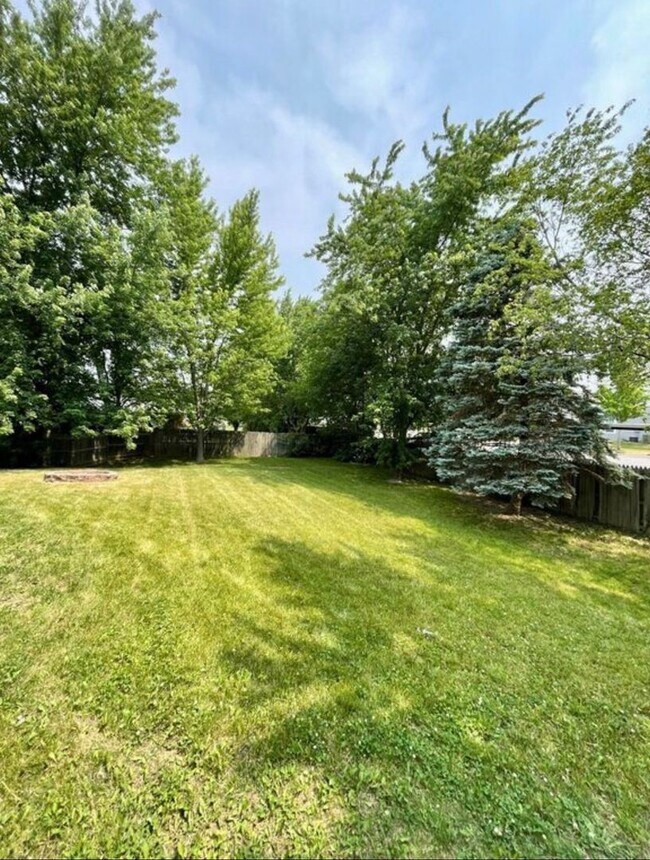 Building Photo - 2313 Centennial Ct E
