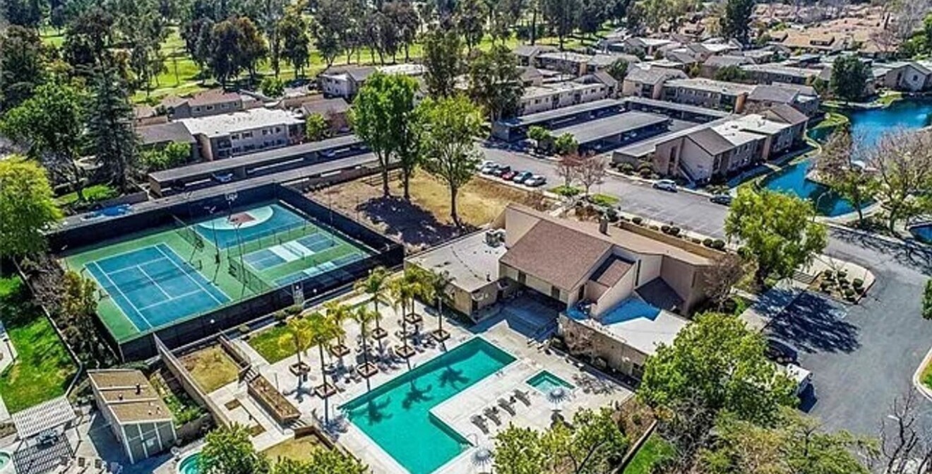 Building Photo - 24518 Nicklaus Dr
