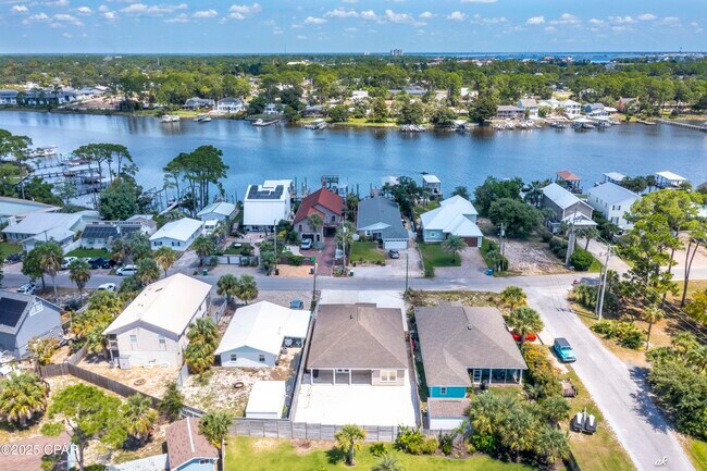 Building Photo - 6813 S Lagoon Dr