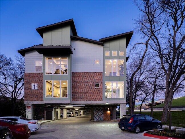 Building Photo - 1800 S I-35 Frontage Rd