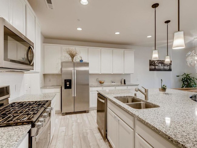 Building Photo - 718 Maggie Way