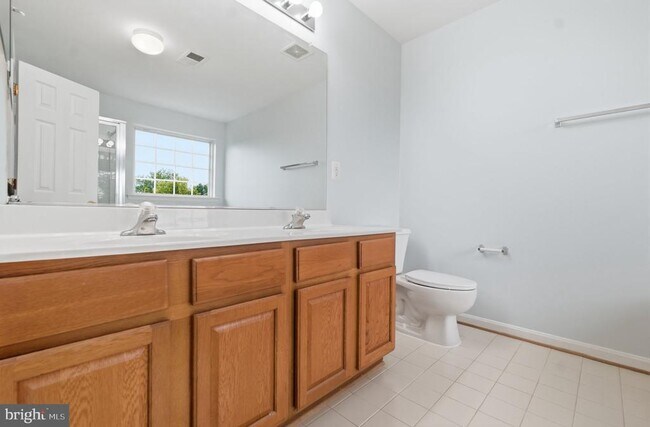 Building Photo - 899 Stonefield Square NE