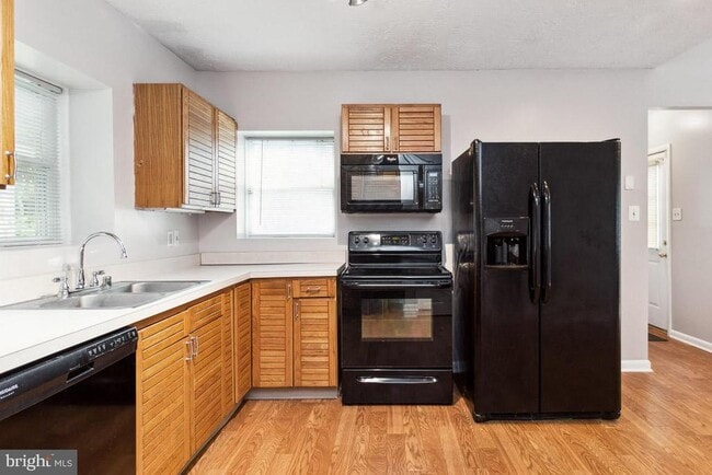 Building Photo - 315 South Dr