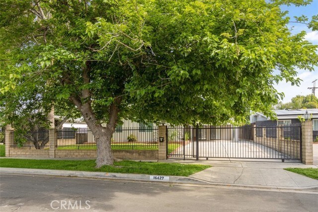 Building Photo - 16427 Clymer St