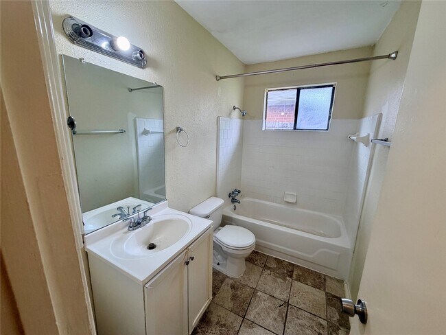 Building Photo - 15811 Nutcracker Ct