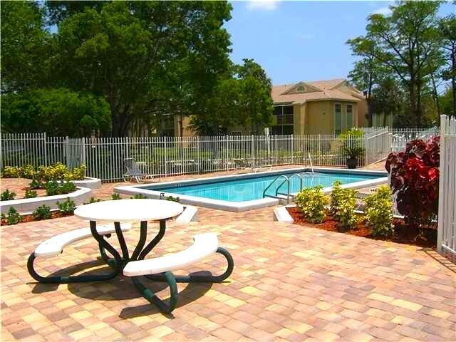 Building Photo - 601 Cypress Lake Blvd