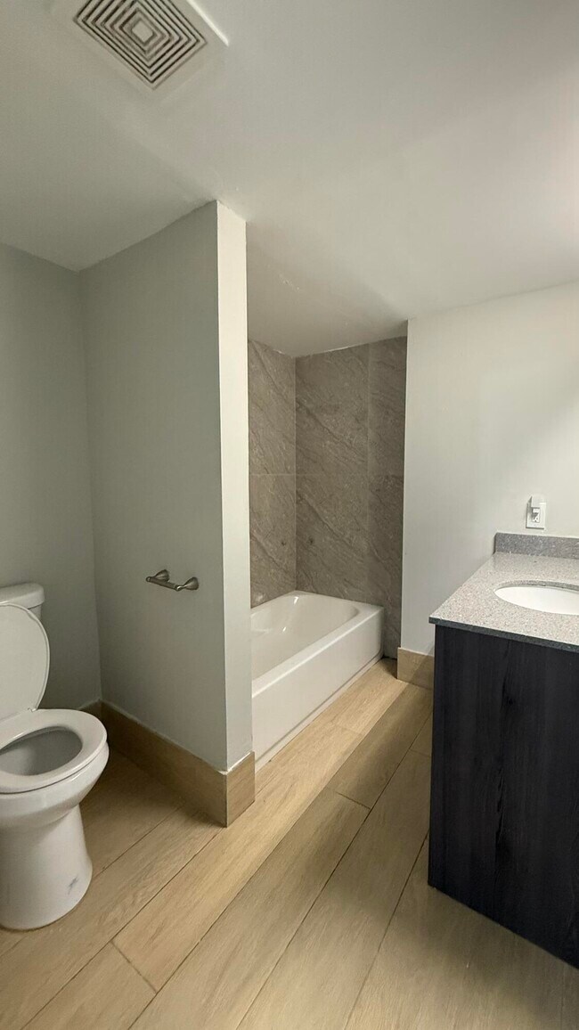 Building Photo - 4837 Arjaro Dr