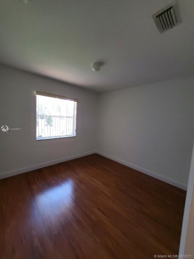 Building Photo - 4941 SW 135th Way