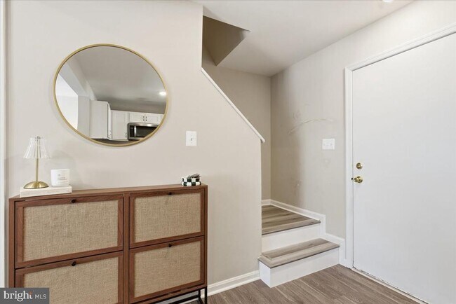 Building Photo - 3053 Heathcote Rd