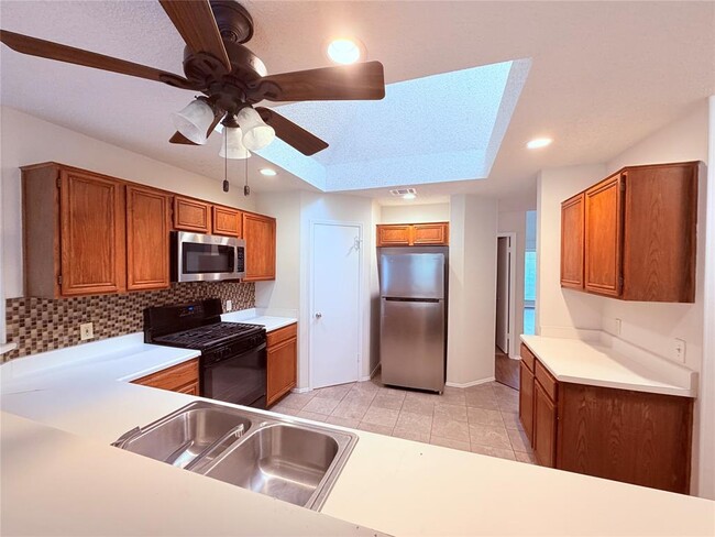 Building Photo - 16924 Cactus Blossom Dr