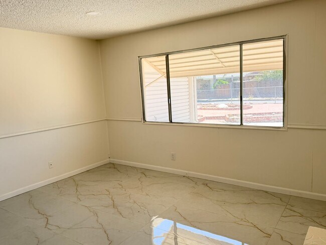 Building Photo - 15414 Eleanor Ln