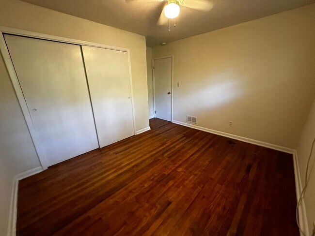Building Photo - 353 Morton Ave