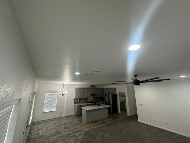 Building Photo - 3 bedroom 2 bath home for rent