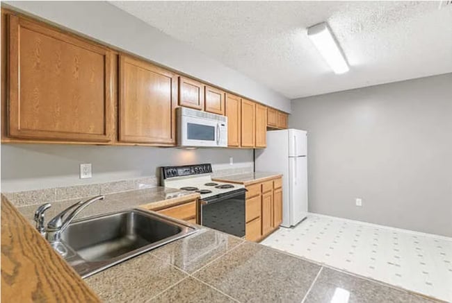 Building Photo - Adorable 2 bed, 2 Bath Condo In Centennial
