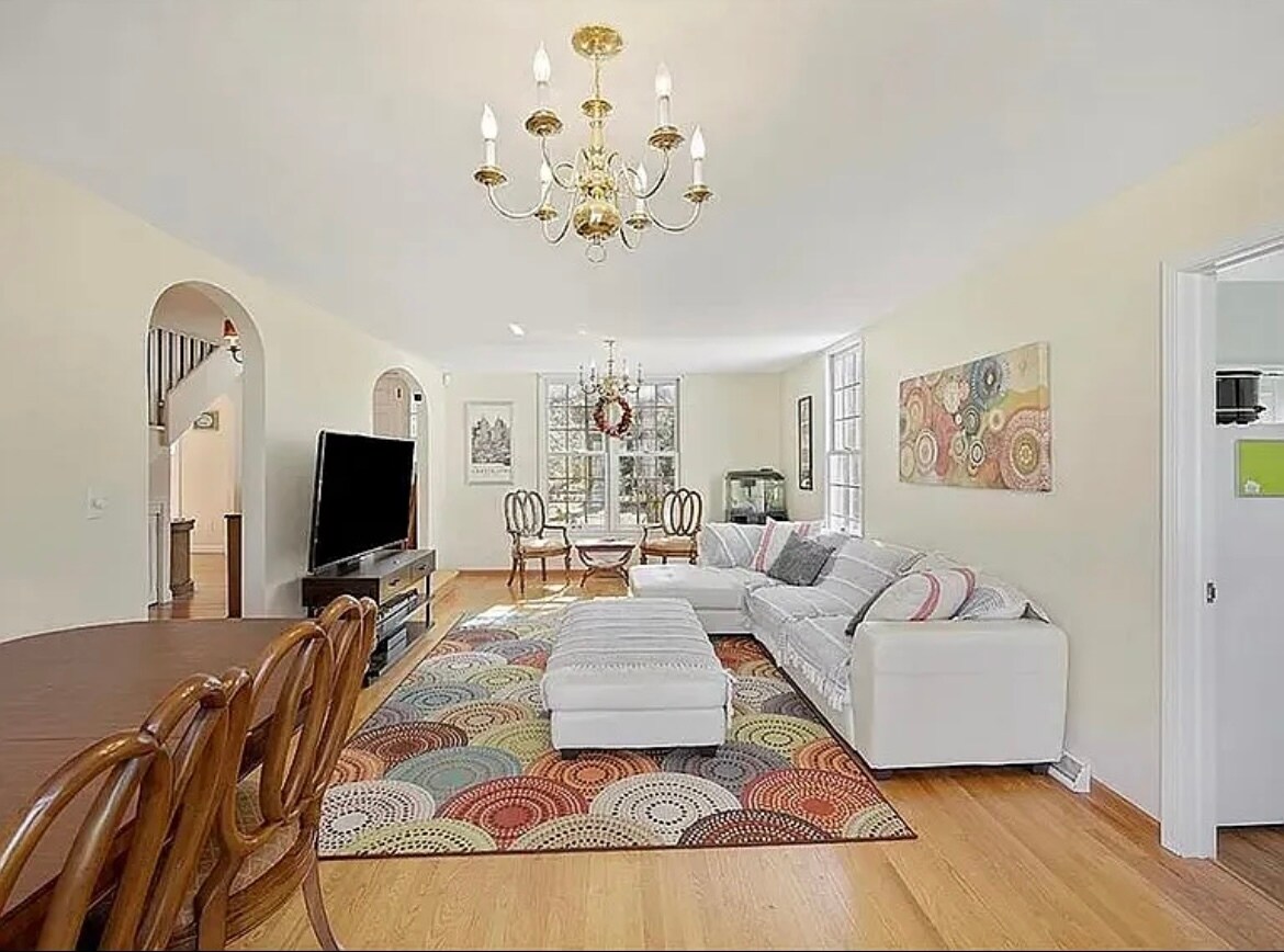 Building Photo - 22325 Fairmount Blvd